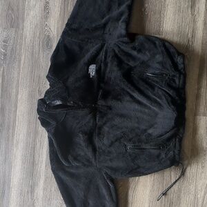 Black The North Face brand teddy/osito material.